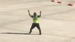 Il guide un avion en dansant sur le tarmac de l'aéroport #EmployéDuMois