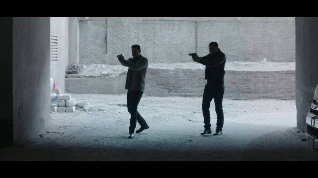مسلسل الخروج - مشهد جريمة قتل آخري .. وكلب القتيل المسعور يهاجم الرائد ناصر محمود ويعضه