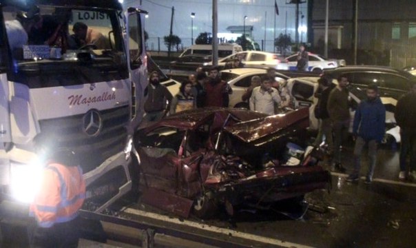 Kayganlaşan Yolda Duramayan TIR, 10 Araca Birden Çarptı: 2'si Ağır 8 Yaralı