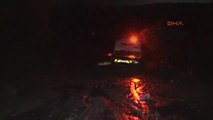 Arnavutköy'de Araçlar, Sağanak Yağış Nedeniyle Yolda Mahsur Kaldı