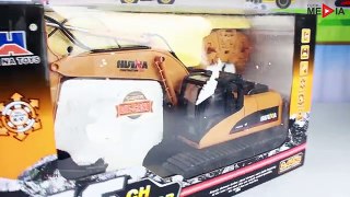 Toy Excavator videos for children - RC Excavator Beach Digging - Playing Action Videos for kids