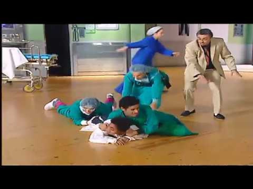 لما تقتل انت واخواتك برص فى الشقة ... #تياترو_مصر