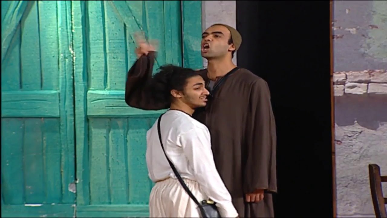 ذات مومنت لما تكلم حد أطول منك و انت قصير ... #تياترو_مصر