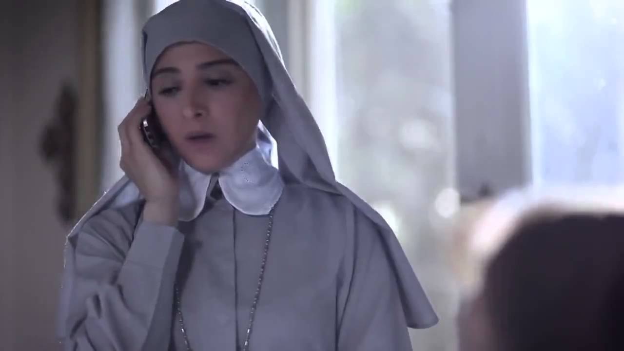 أخت تريز - الأخت تريز فى خدمة سيدة من كبار السن وإنتقادها للسيدة بعد سماعها "للأغاني والموسيقى"