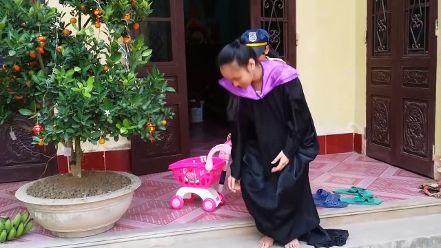 Doctor Mouse Tip vs Police Baby w/ RECKLESS JOKER Crushes Deadpool Baby Toys Under Giant Legs!