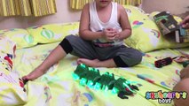 GIANT CENTIPEDE Crawling in our room - Illumivor Mecha-Pede Scary Robot Insect Toys-AVdIbv_RaBo