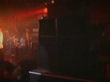 Dir En Grey - (clip) Kaoru falls off stage