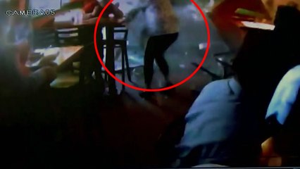 점심 시간에 날벼락... 美 식당으로 돌진한 승용차 / YTN