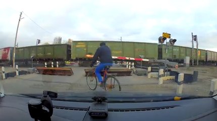Idiot Cyclist Has Incredibly Close Call With A Moving Train