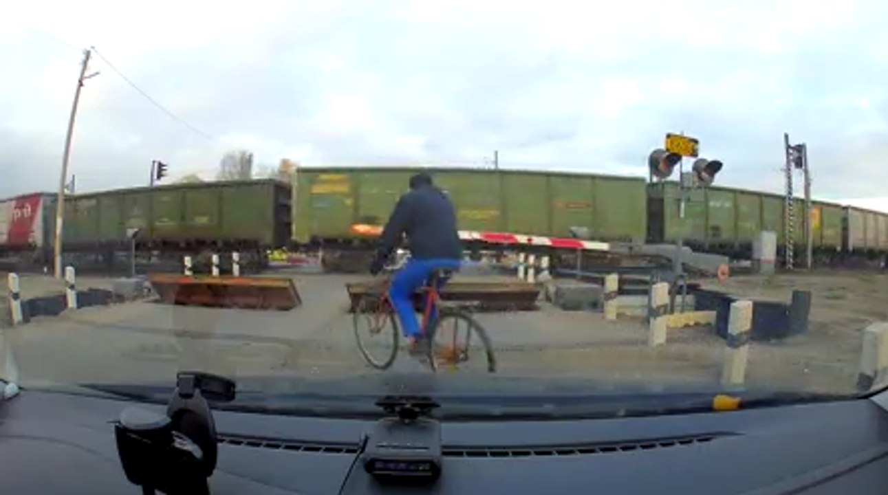 Idiot Cyclist Has Incredibly Close Call With A Moving Train
