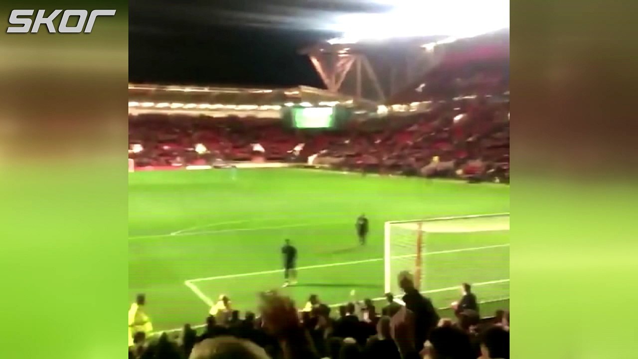 Taraftar formayı sahaya fırlattı