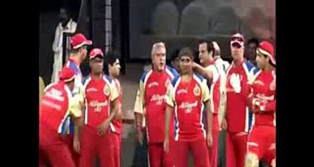 IPL 9 2016 Opening ceremony - Shahrukh khan playing Cricket .