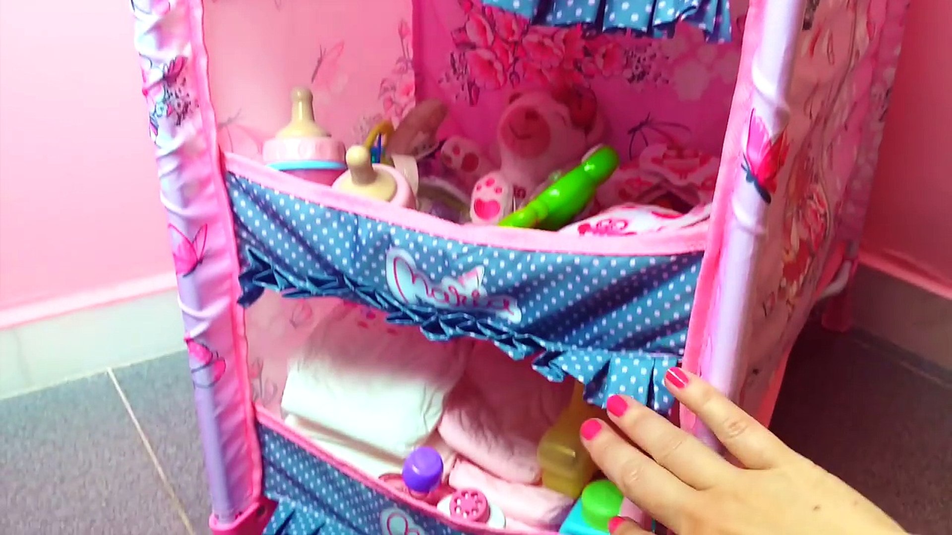 Cuna trona armario y cambiador para los muñecos bebés Bruno Baby Born - Video