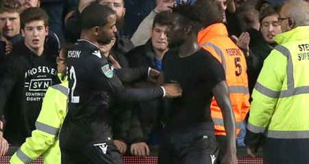Formasını Tribüne Yollayan Futbolcu, Taraftar Formayı İstemeyince Sinirlendi