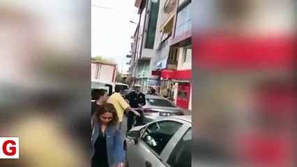 Ceza keserken şarkı söyleyen trafik polisi