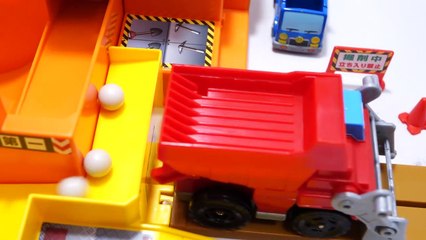 【アンパンマン】回転バケット工事現場ではたらくジャムおじさん【トミカ】-G9KWDiJmCs8