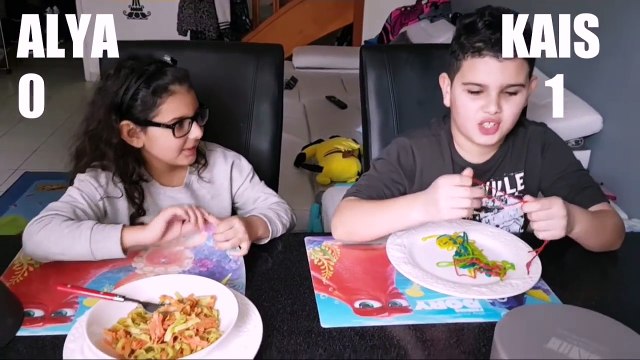 REAL FOOD VS GUMMY FOOD CHALLENGE FR. VRAIE NOURRITURE OU BONBONS???