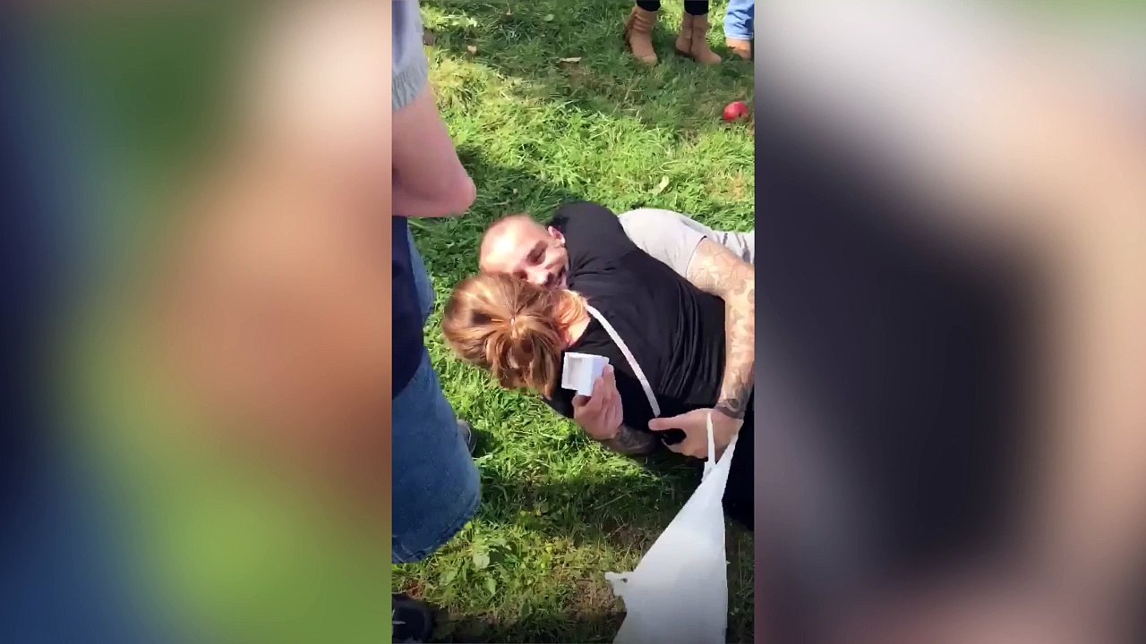 Il ne voyait pas sa demande en mariage comme ça !