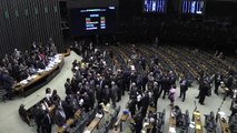 Brésil: le président Temer échappe à un procès pour corruption