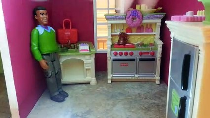 Doll house Tour (My lil sister dollhouse tour)