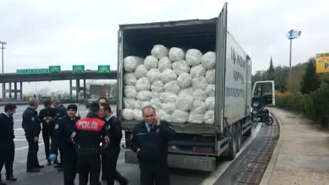 Olay Yerine Takviye Ekipler Sevk Edildi, Tem Otoyolunda Durdurulan Kamyon Şoförü Gözaltına Alındı