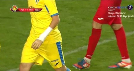 Rumen Futbolcunun Protez Kolla Sahaya Çıkması, Maçın Önüne Geçti