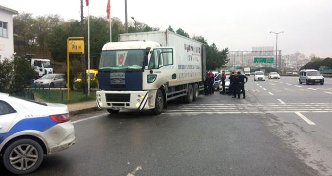TEM Otoyolunda Durdurulan Şüpheli Kamyonda Arama! Şoför Gözaltında