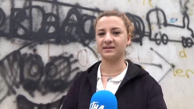 Okul Duvarında Açık Adres: 'Torbacıya 100 Metre'