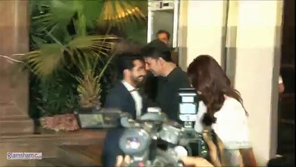 37.Akshay Kumar sports leopard print shoes at Manish’s bash