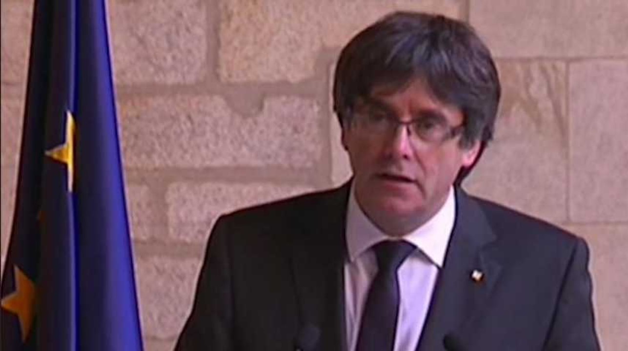 Catalogne: Carles Puigdemont ne convoque pas d'élections faute de "garanties", le bras de fer avec Madrid continue