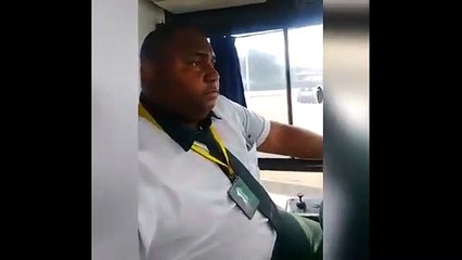 Ce chauffeur de bus fait n'importe quoi en conduisant