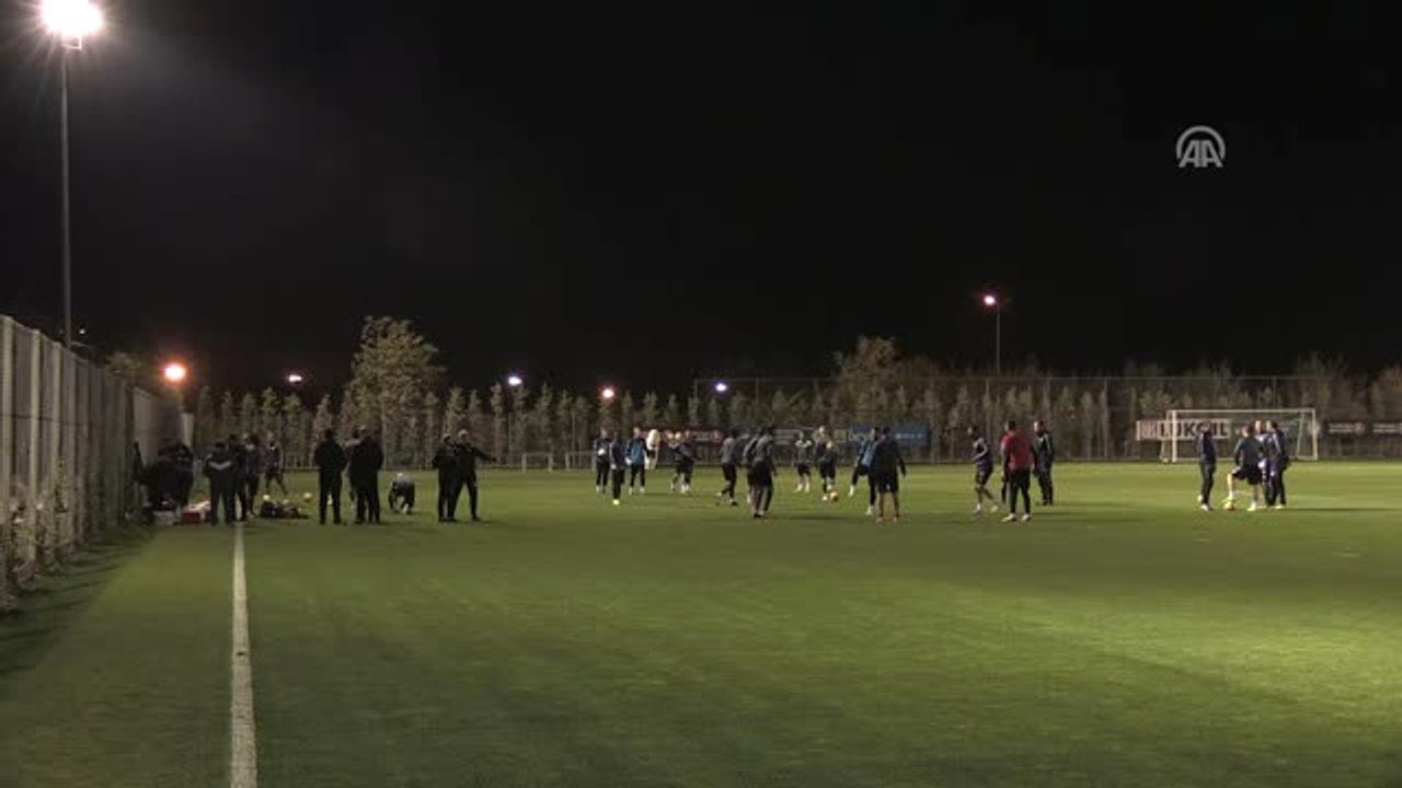 Atiker Konyaspor'da Teknik Direktör Özdilek, Takımıyla İlk Antrenmanına Çıktı