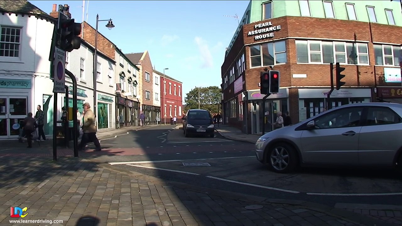 LDC driving lesson 10 - Traffic Signals and Pedestrian Crossings - key learning points