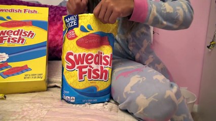 NIGHTTIME ROUTINE Lots Of Candy Sarah Toys To See Giant Candy Skittles