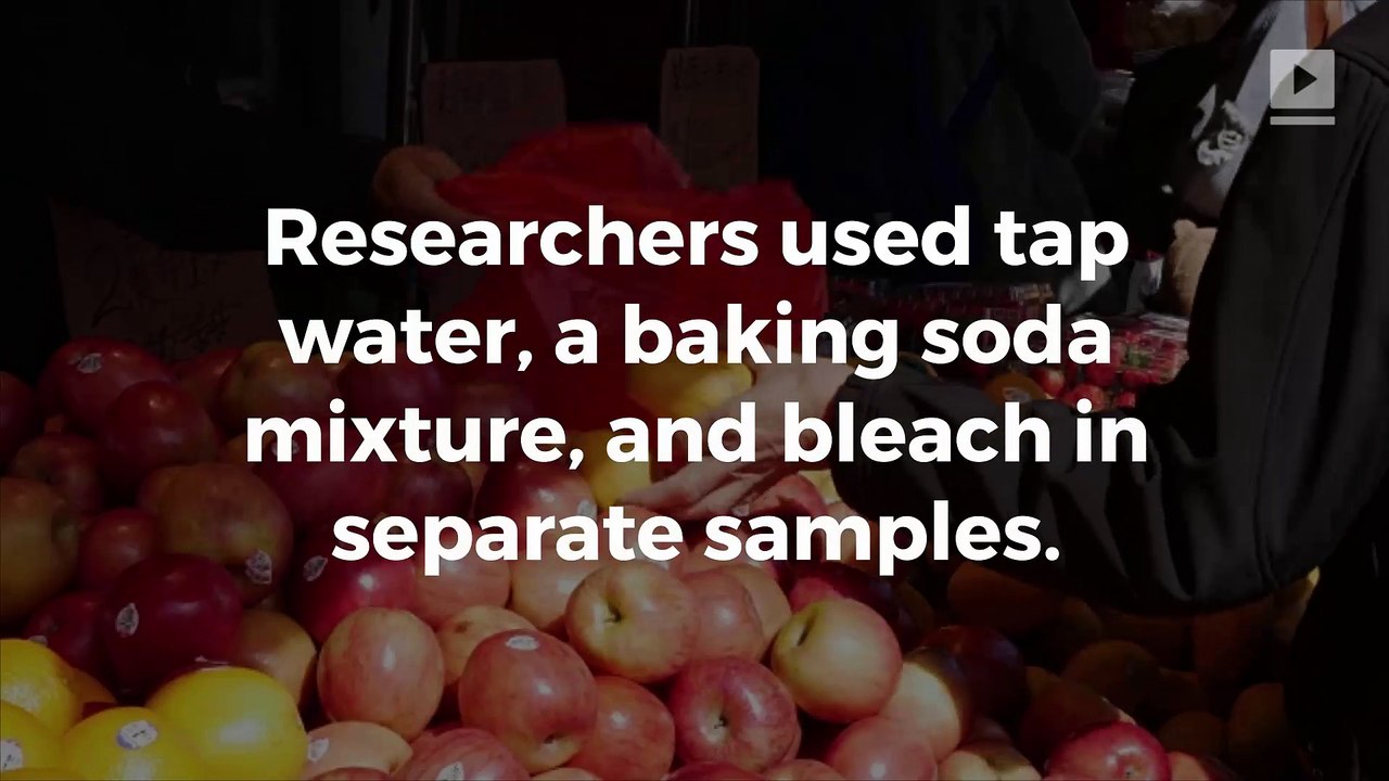 There's a really simple way to get pesticides off of apples