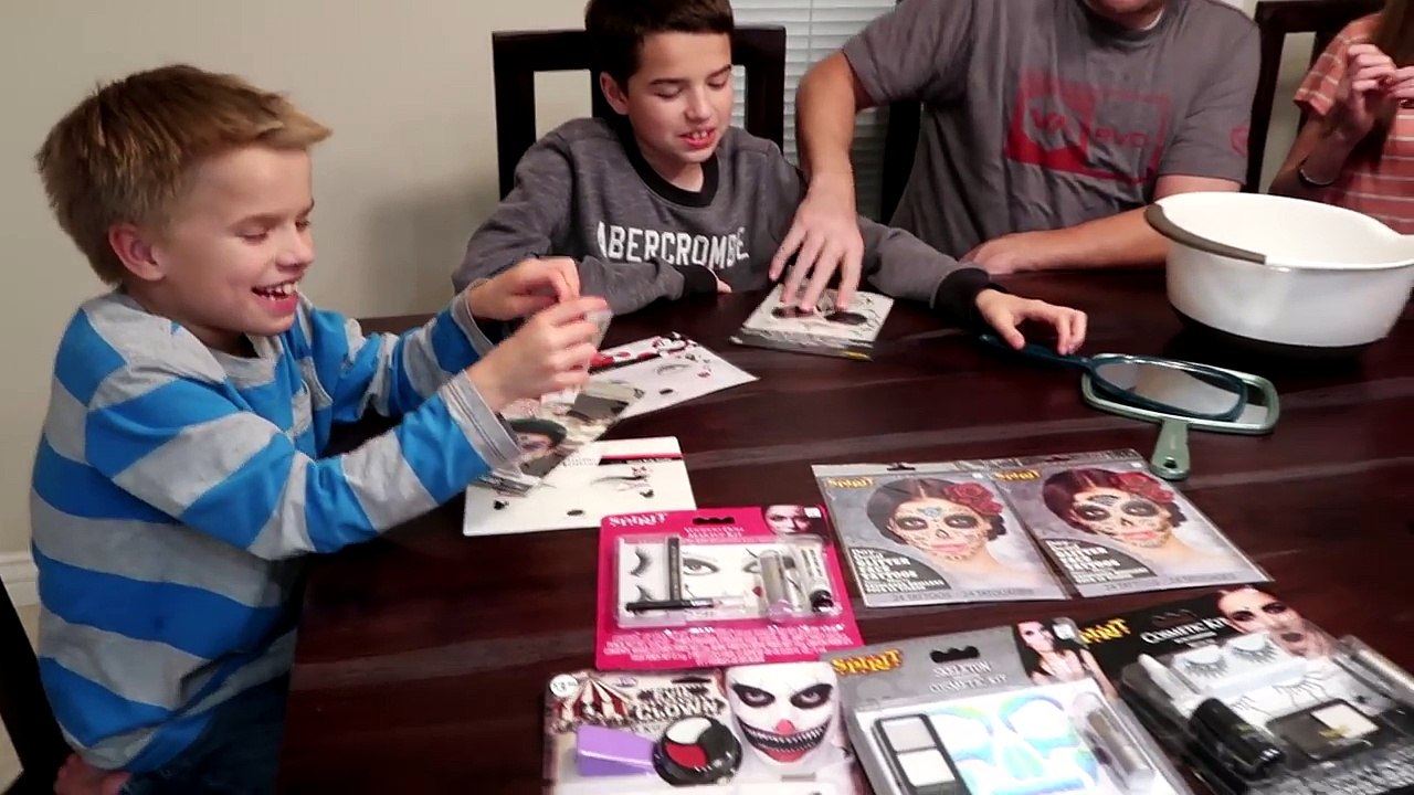 Trying HALLOWEEN MAKEUP KITS! Are They Worth It? / That YouTub3 Family