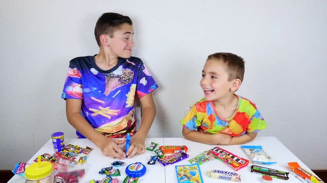 1ER TATOUAGE SUR LA LANGUE ! - DÉGUSTATION GÉANTE DE BONBONS BIZARRES