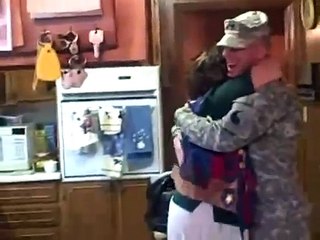 Soldier Surprises Family on Christmas Day!
