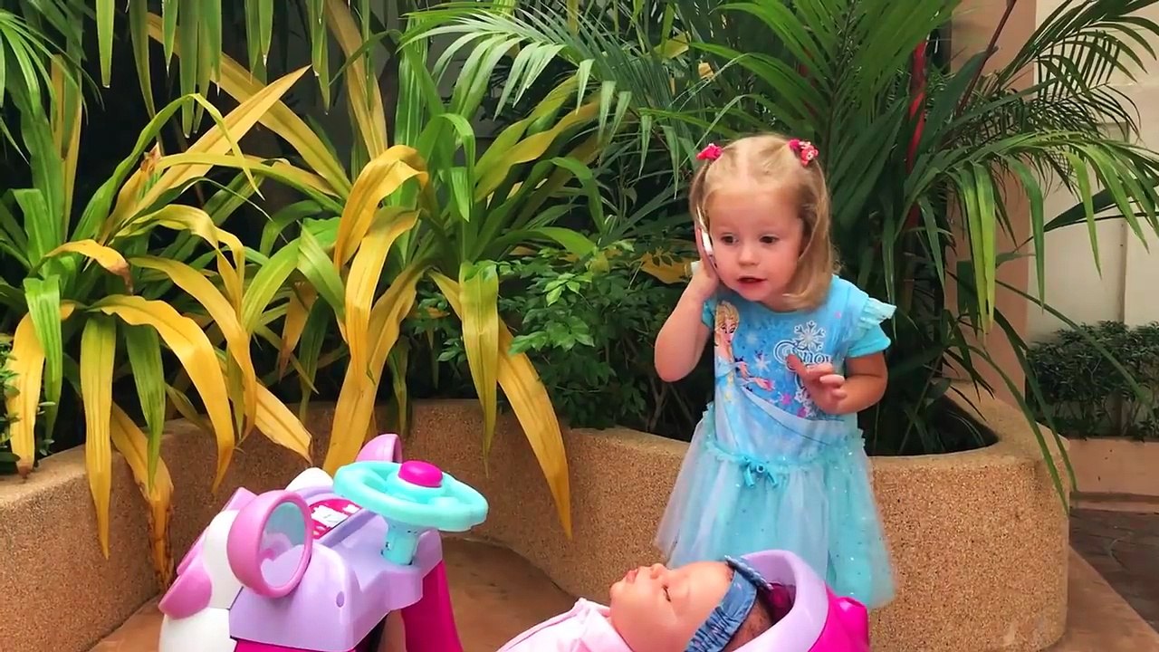 Crying Baby Born Doll and Funny Games in poll with a new toys Video for kids-gpi9H3W-XSQ