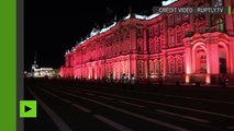 [Actualité] Le Palais d’Hiver de Saint-Pétersbourg illuminé en rouge pour le centenaire de la révolution