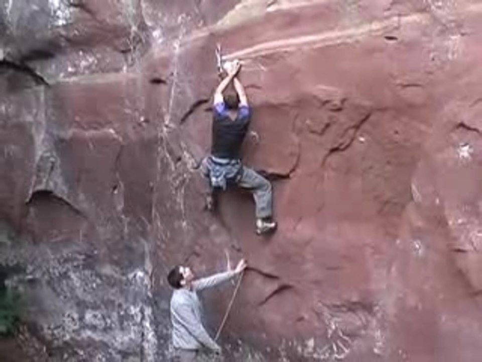 Julien Panigot dans les Prophetes du grès (8b+/c)