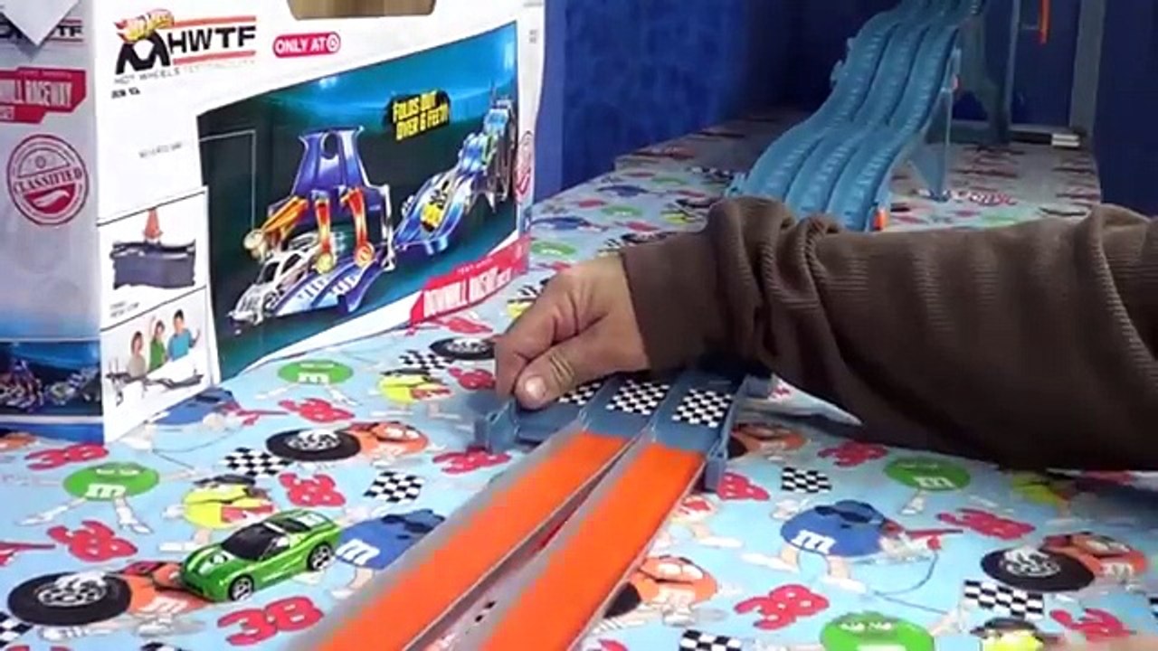 Hot Wheels Downhill Raceway Race Set Product Review (Wavy Pick List)