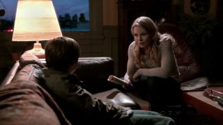 Once upon a time s01e02 Emma & Henry have a moment