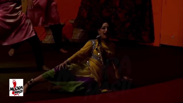 GUJRI BANA LE - 2017 PAKISTANI MUJRA DANCE
