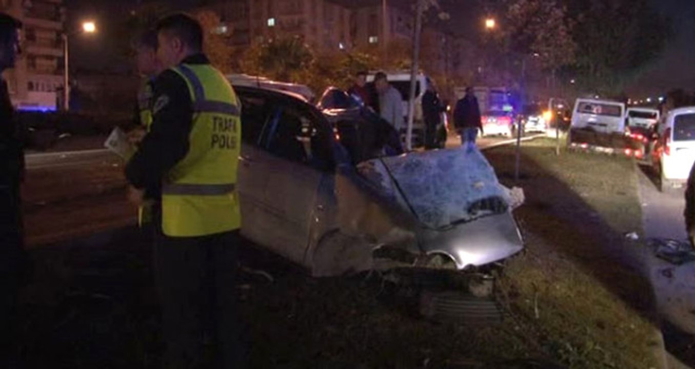 İzmir'de İçinde Polislerin Bulunduğu Araç Kaza Yaptı: 2 Şehit, 3 Yaralı