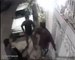 نارتھ کراچی سیکٹر 11/C-1 ایریا میں ہونے والی ڈکیتی کی CCTV فوٹیج دیکھیں۔ ویڈیو: محمد سفیان۔ کراچی