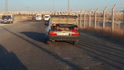 Otomobil Bagajında Tehlikeli Yolculuk Kamerada