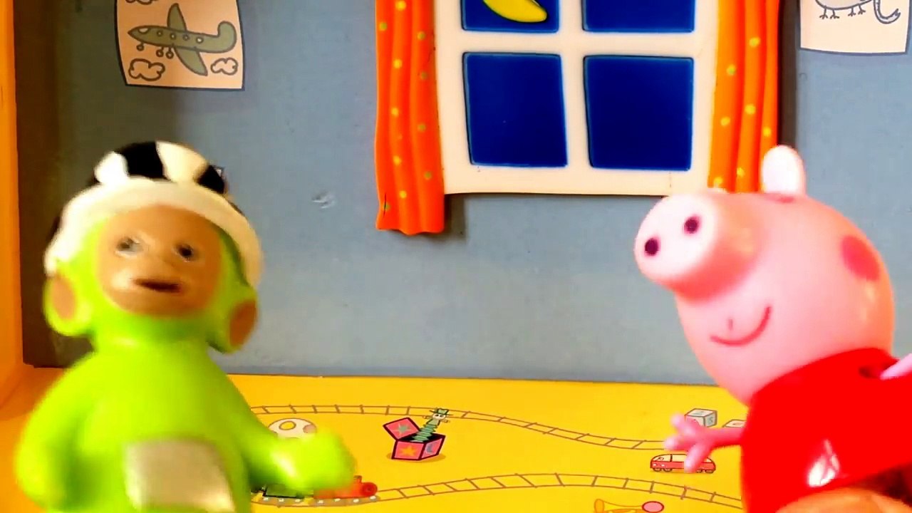 Teletubbies play football with Peppa Pig-w0UEvGhP57E