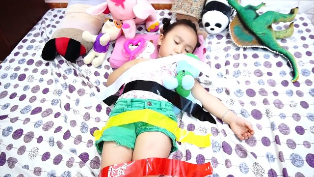 Bad Kids & Bad Mommy Johny Johny Yes Papa Song Nursery Rhymes Song & Learn Colors for Children