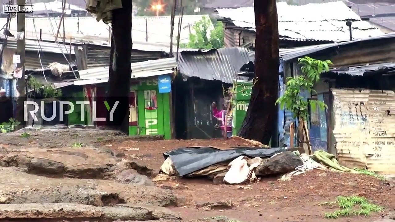 Kenya: Police launch tear gas at stone-throwing protesters as voting starts
